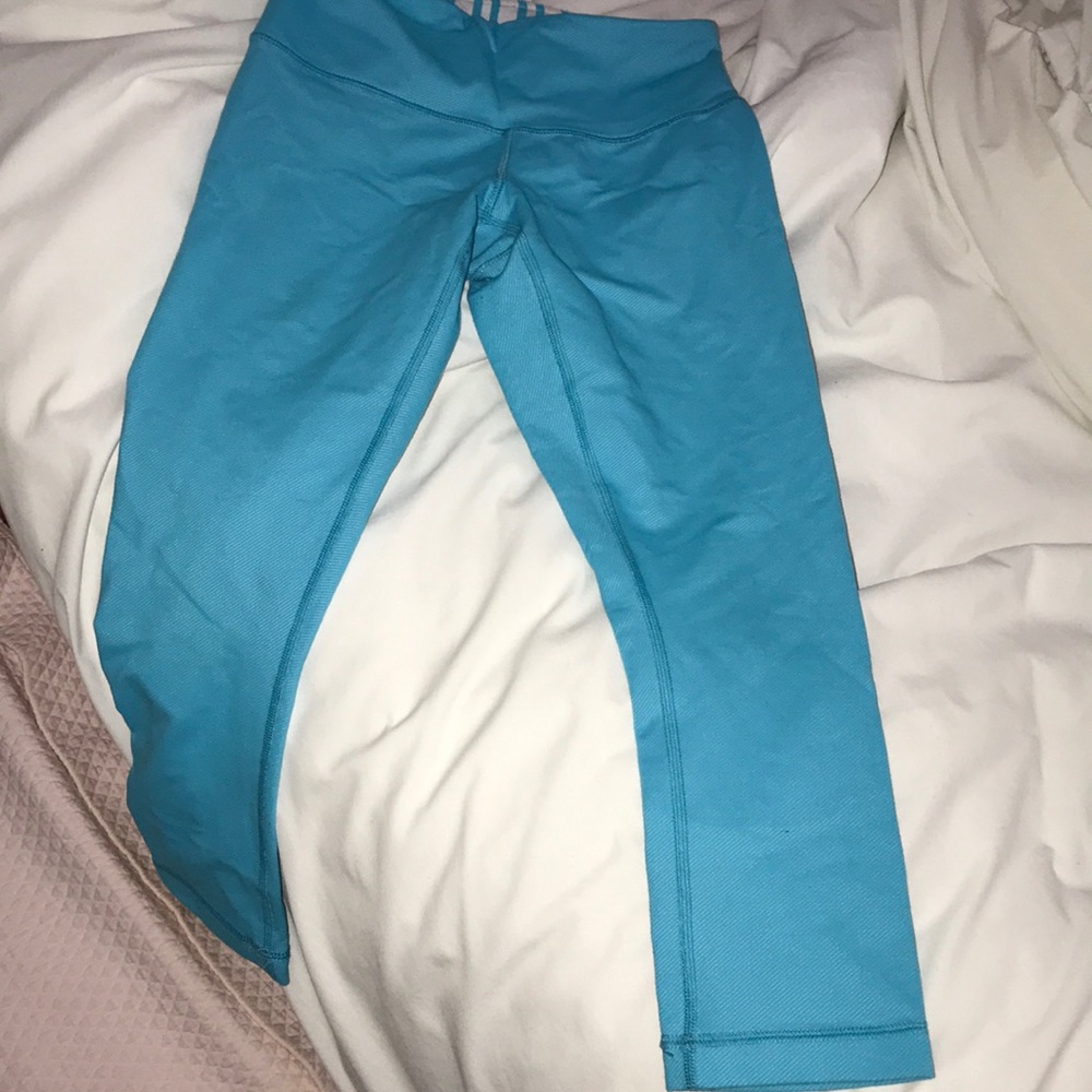Light blue lululemon crops